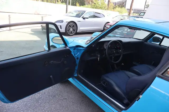 Porsche 911 view 8