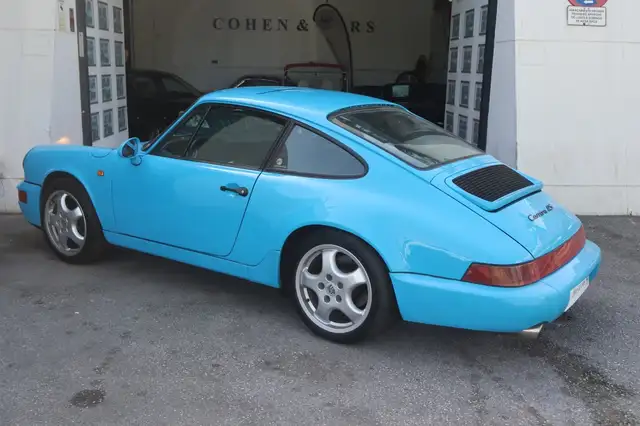 Porsche 911 view 6