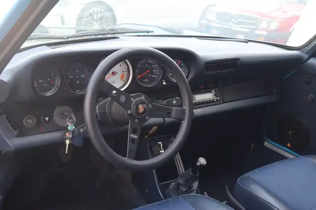 Porsche 911 view 10
