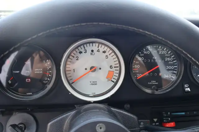 Porsche 911 view 14