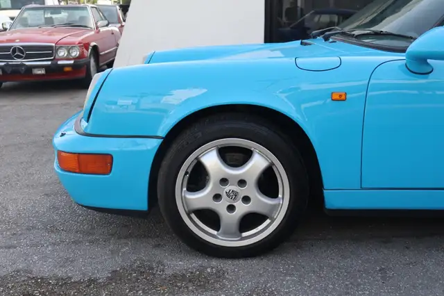 Porsche 911 view 7