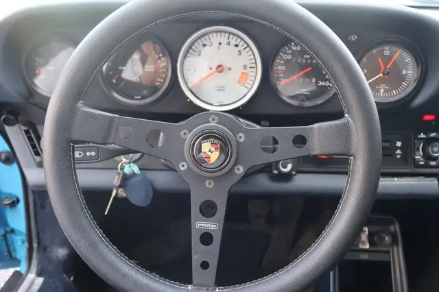 Porsche 911 view 11