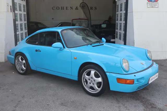 Porsche 911 view 3