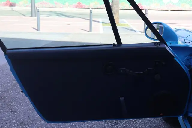 Porsche 911 view 9