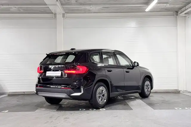 BMW Ix1 view 7