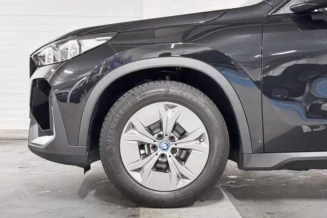 BMW Ix1 view 5