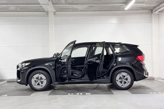 BMW Ix1 view 3