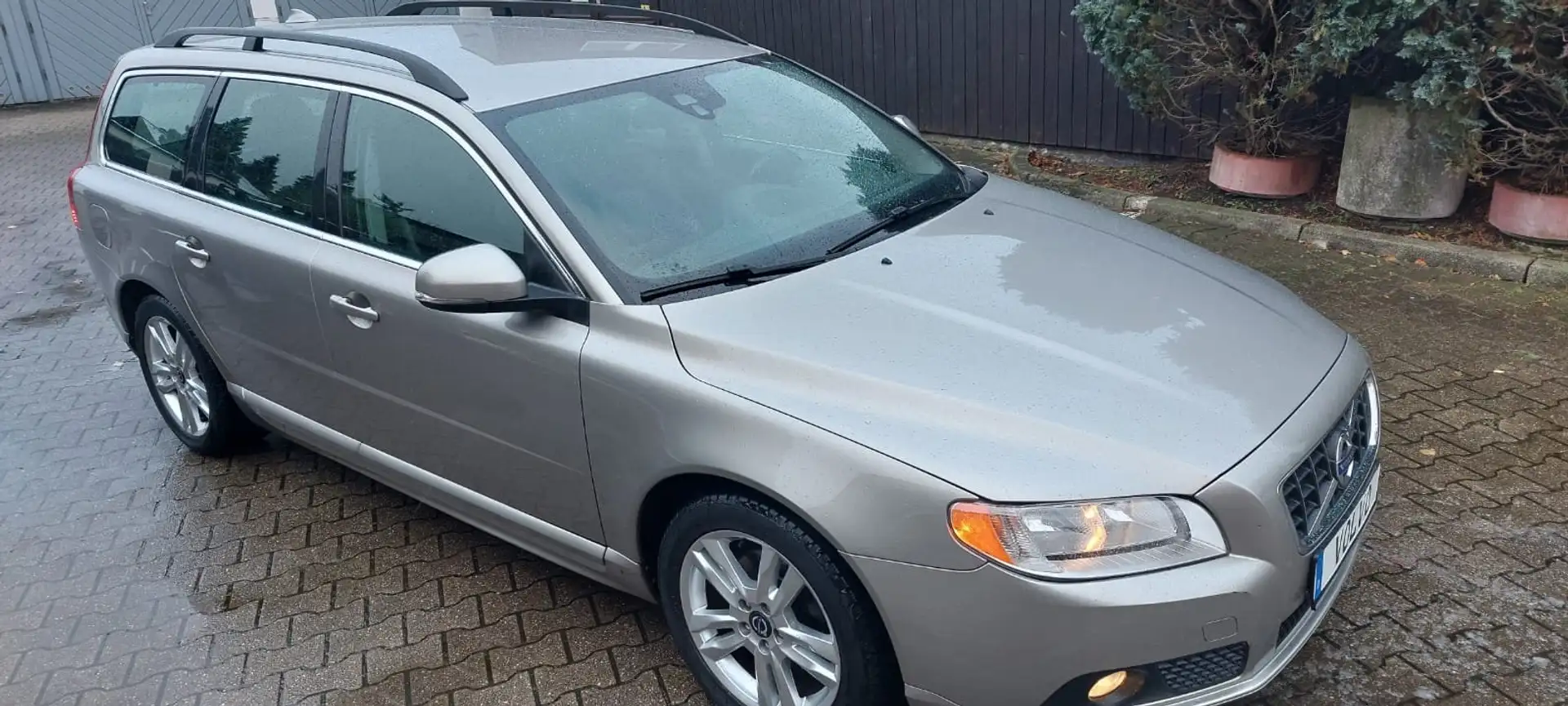 Volvo V70 DRIVe Summum Beige - 2