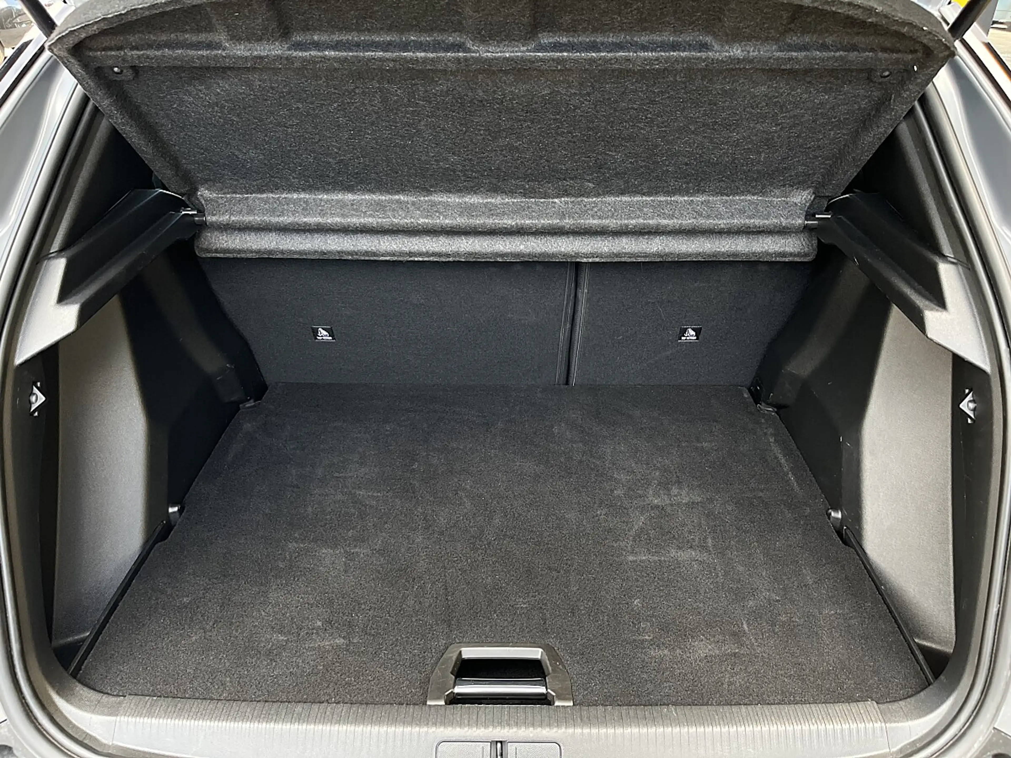 Peugeot 2008 Hybrid 145 e-DCS6 Allure!TOP ANGEBOT! — photo 12