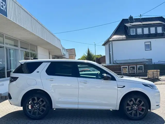 Land Rover Discovery Sport view 4