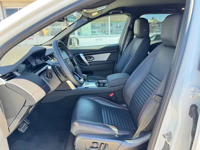 Land Rover Discovery Sport view 13