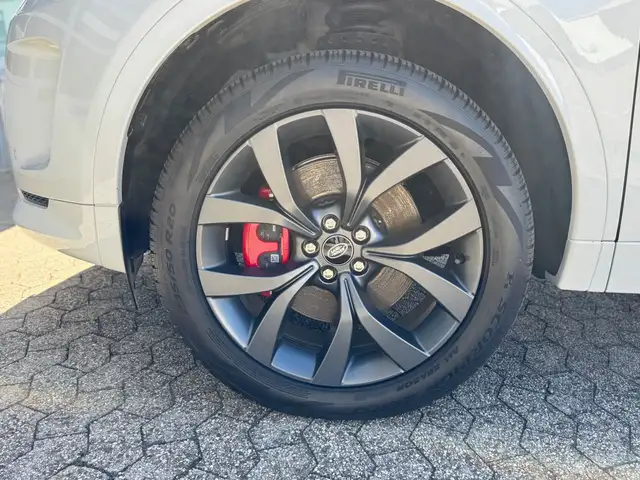 Land Rover Discovery Sport view 11