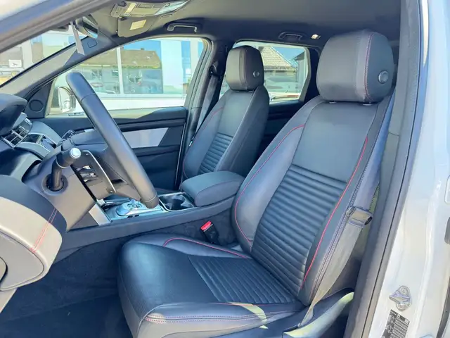 Land Rover Discovery Sport view 14
