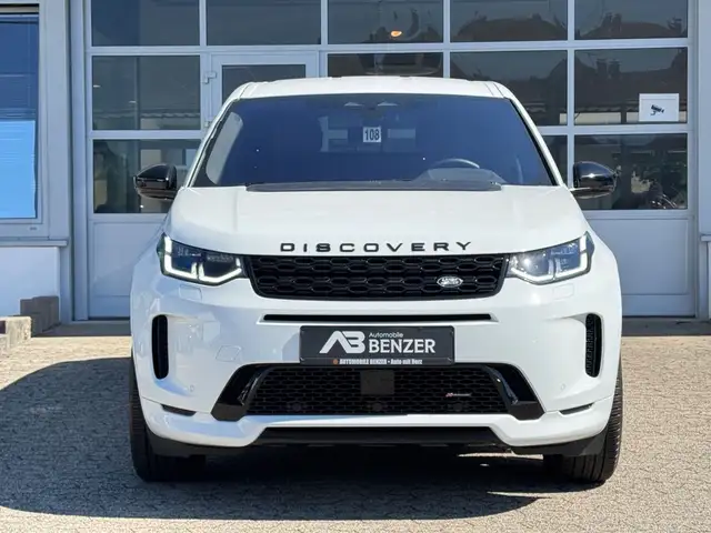 Land Rover Discovery Sport view 3