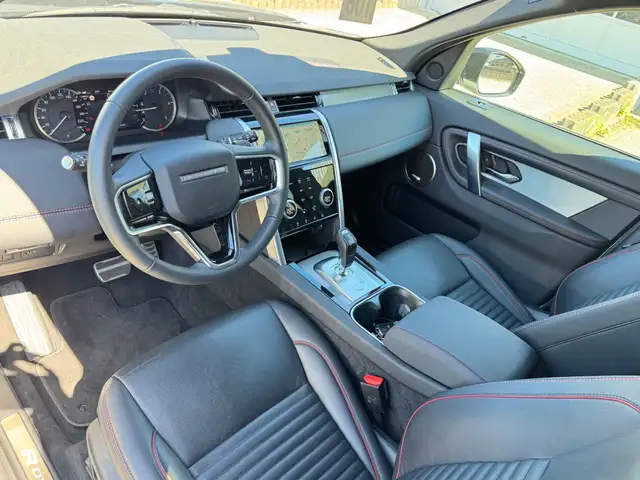 Land Rover Discovery Sport view 12