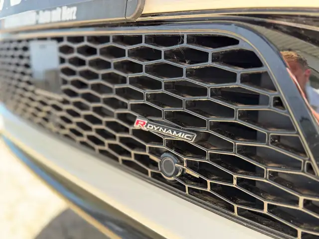 Land Rover Discovery Sport view 10