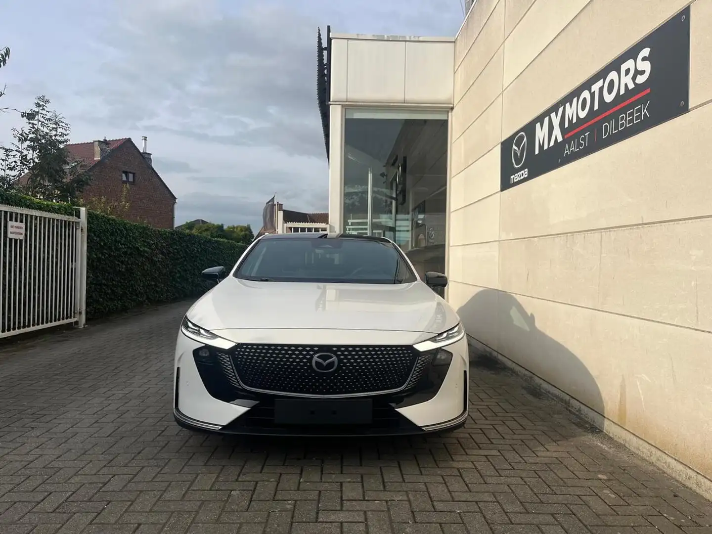 Mazda 6e EV 68,8 kWh 258 pk Takumi Mazda 6e 5HB EV 68,8 ... Blanc - 2