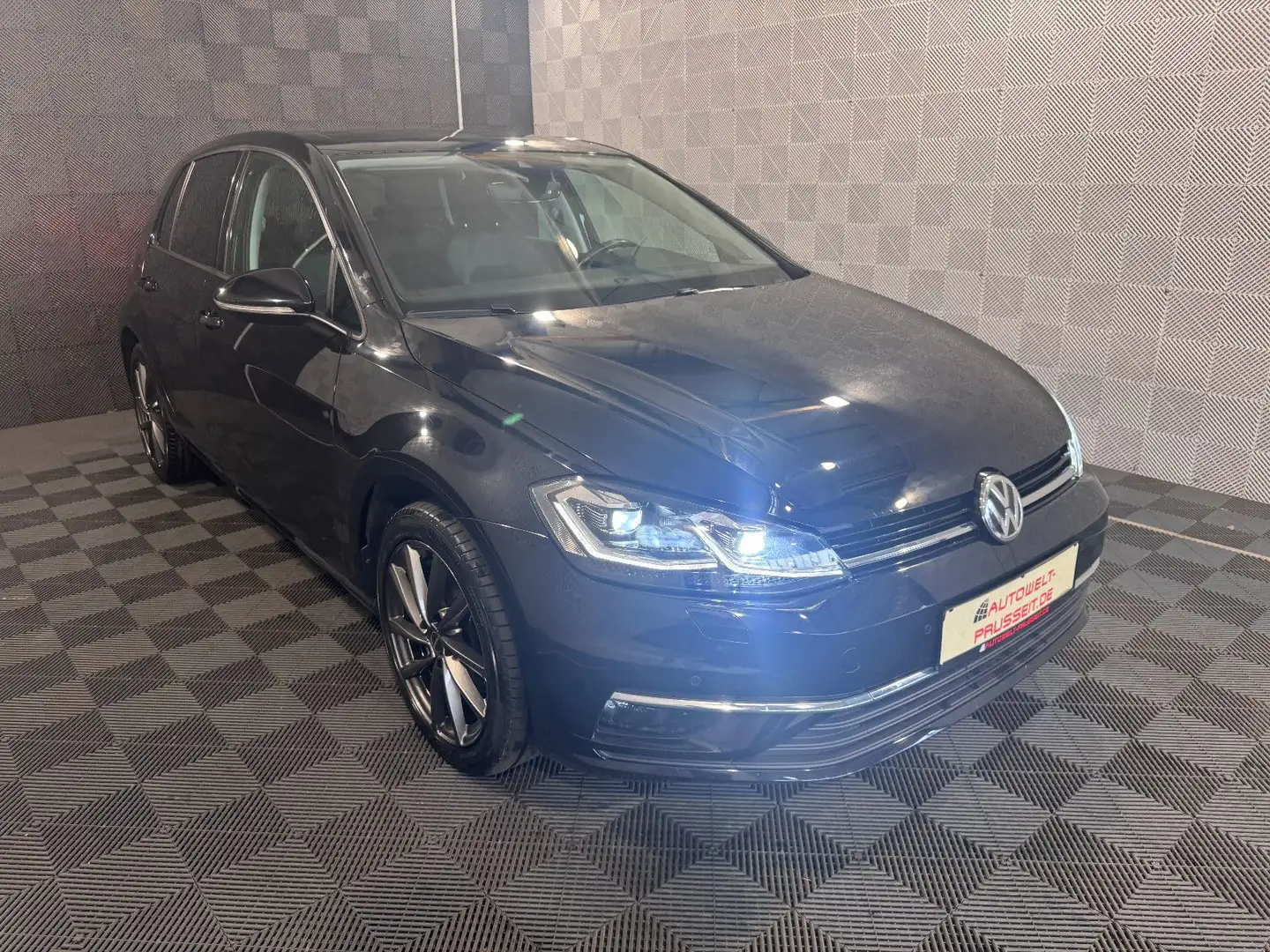 Volkswagen Golf VII Lim*HIGHLINE*ACC-DYAUDIO-PANO-R.KAM-LED Schwarz - 1