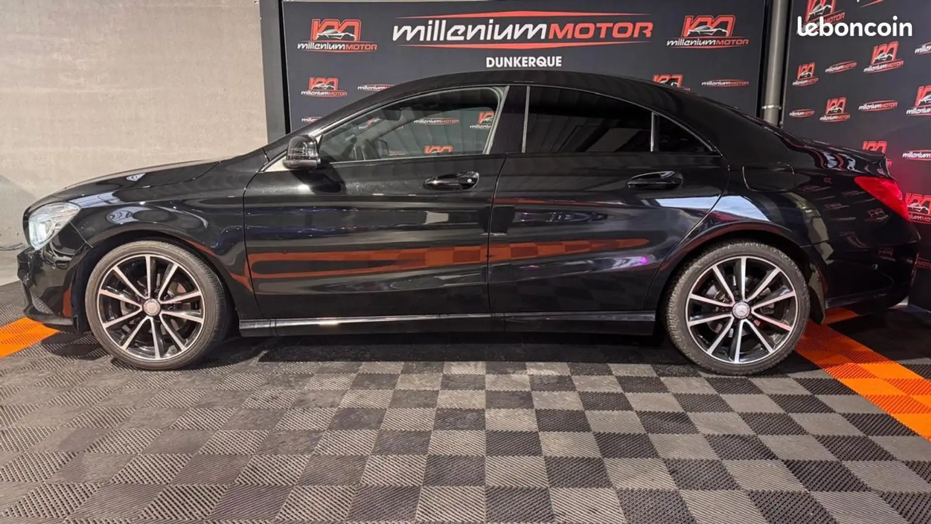 Mercedes-Benz CLA 180 Classe Mercedes 180 fascination 122 cv garantie 6 mois Noir - 2