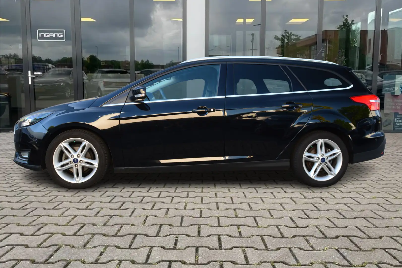 Ford Focus Wagon 1.0 Titanium | Camera | Trekhaak | Cruise Co Zwart - 2