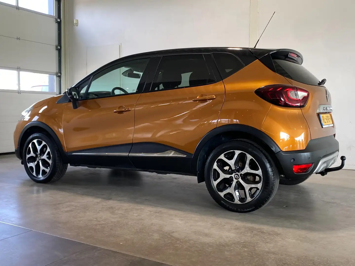 Renault Captur 0.9 TCe Intens Oranje - 2