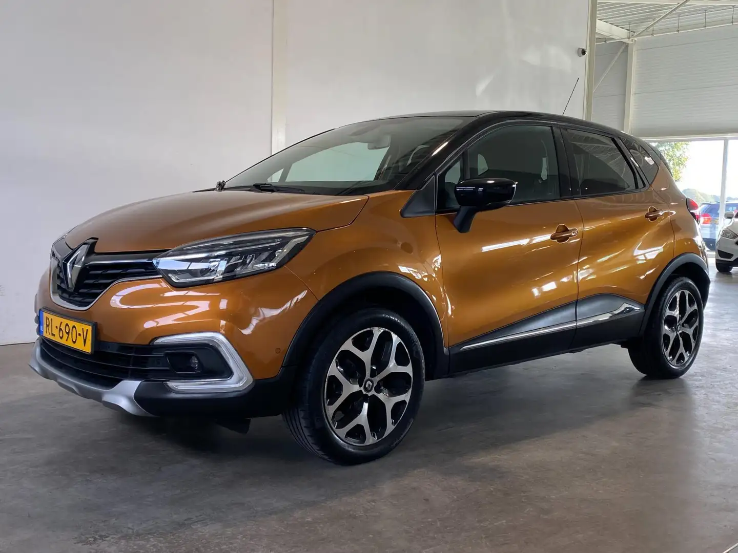 Renault Captur 0.9 TCe Intens Oranje - 1