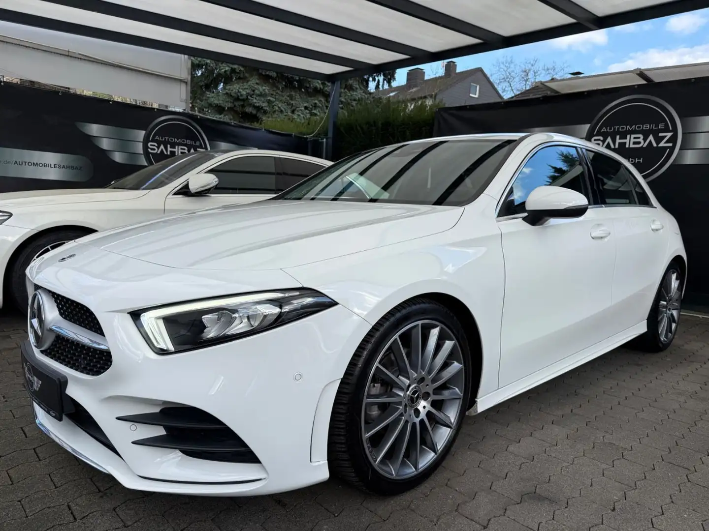 Mercedes-Benz A 180 *AMG LINE*KAMERA*LED*M-BUX*AUGMENTED Weiß - 1