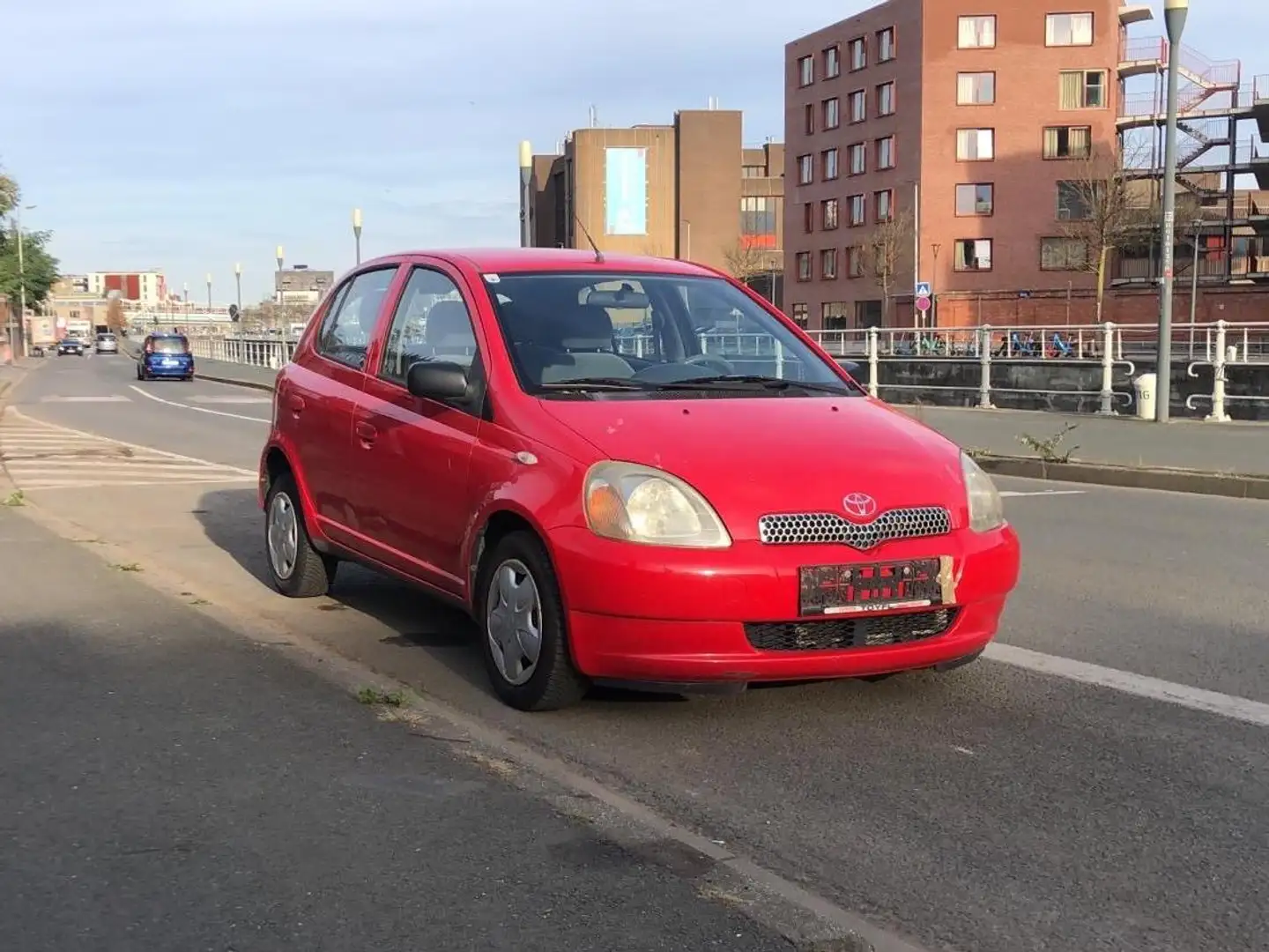 Toyota Yaris 1.0i 16v Linea Sol - 1