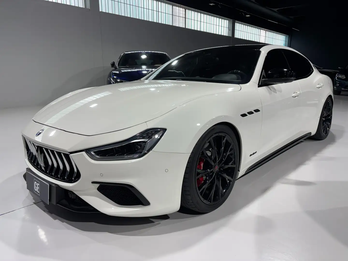 Maserati Ghibli V6 430 CV Q4 Gransport Blanc - 1