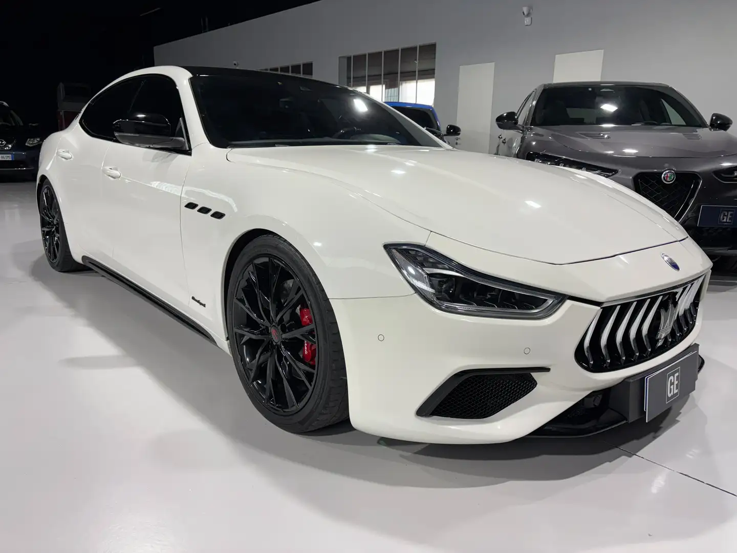 Maserati Ghibli V6 430 CV Q4 Gransport Blanc - 2