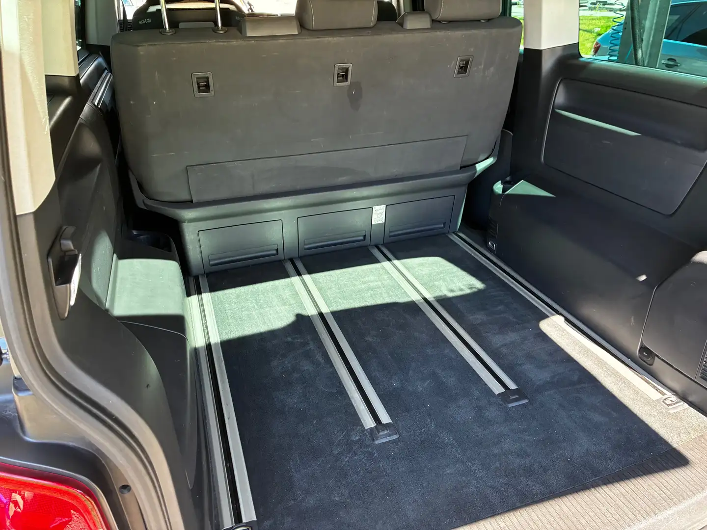 Volkswagen T5 Multivan Multivan Special 2,0 TDI BMT D-PF DSG Special Grau - 2