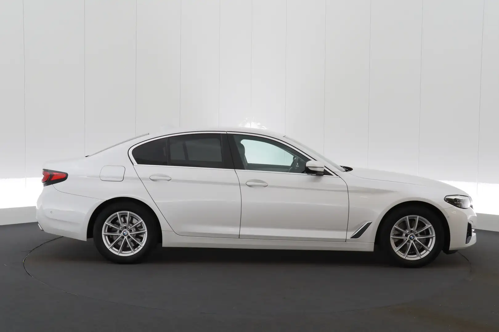 BMW 520 5 520iA MHEV Business LEDER/CUIR LED GPS PDC CAM V Blanc - 2