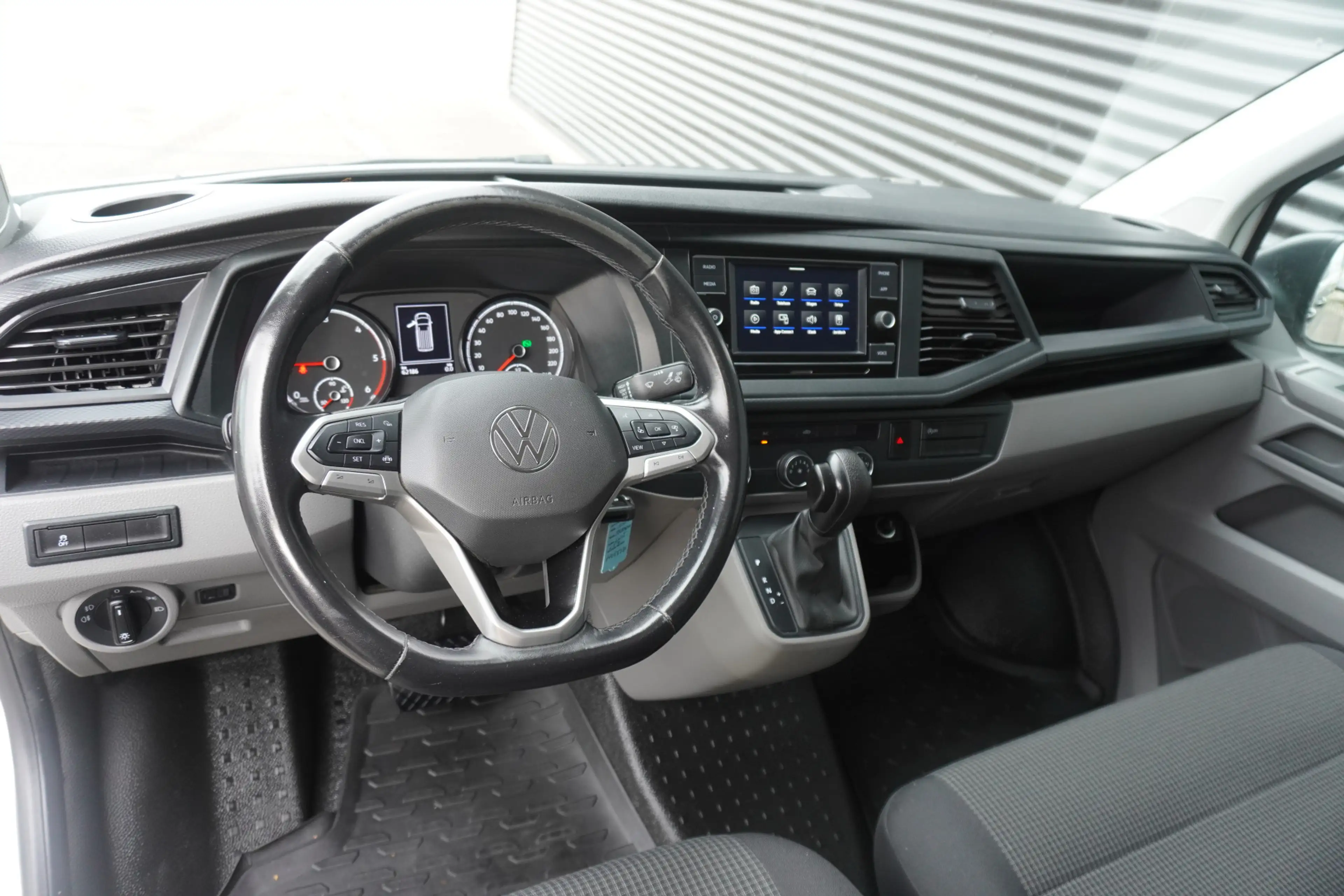 Volkswagen Transporter L2H1 150pk Automaat 2x Schuifdeur Apple carplay Ca — photo 2