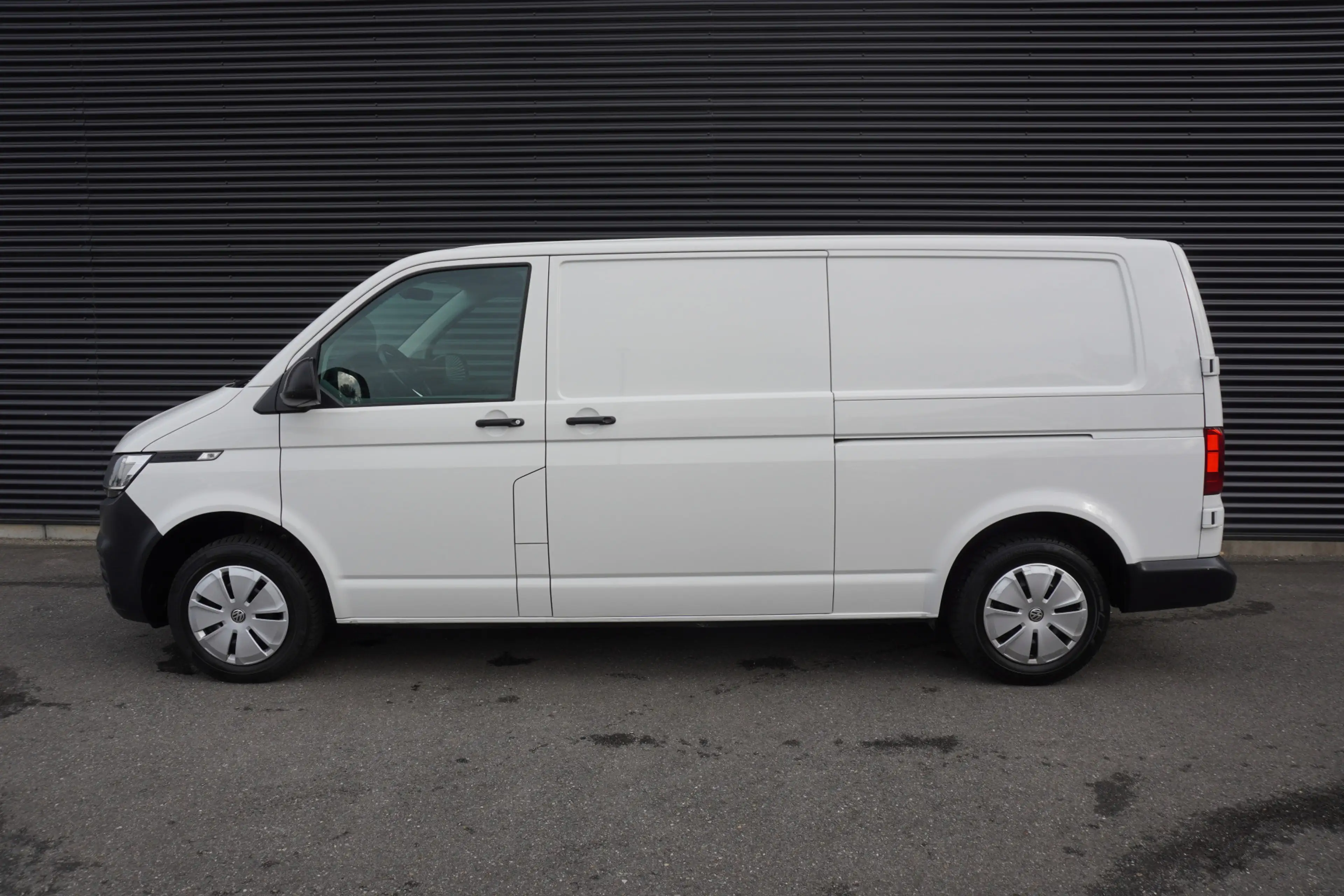 Volkswagen Transporter L2H1 150pk Automaat 2x Schuifdeur Apple carplay Ca — photo 9
