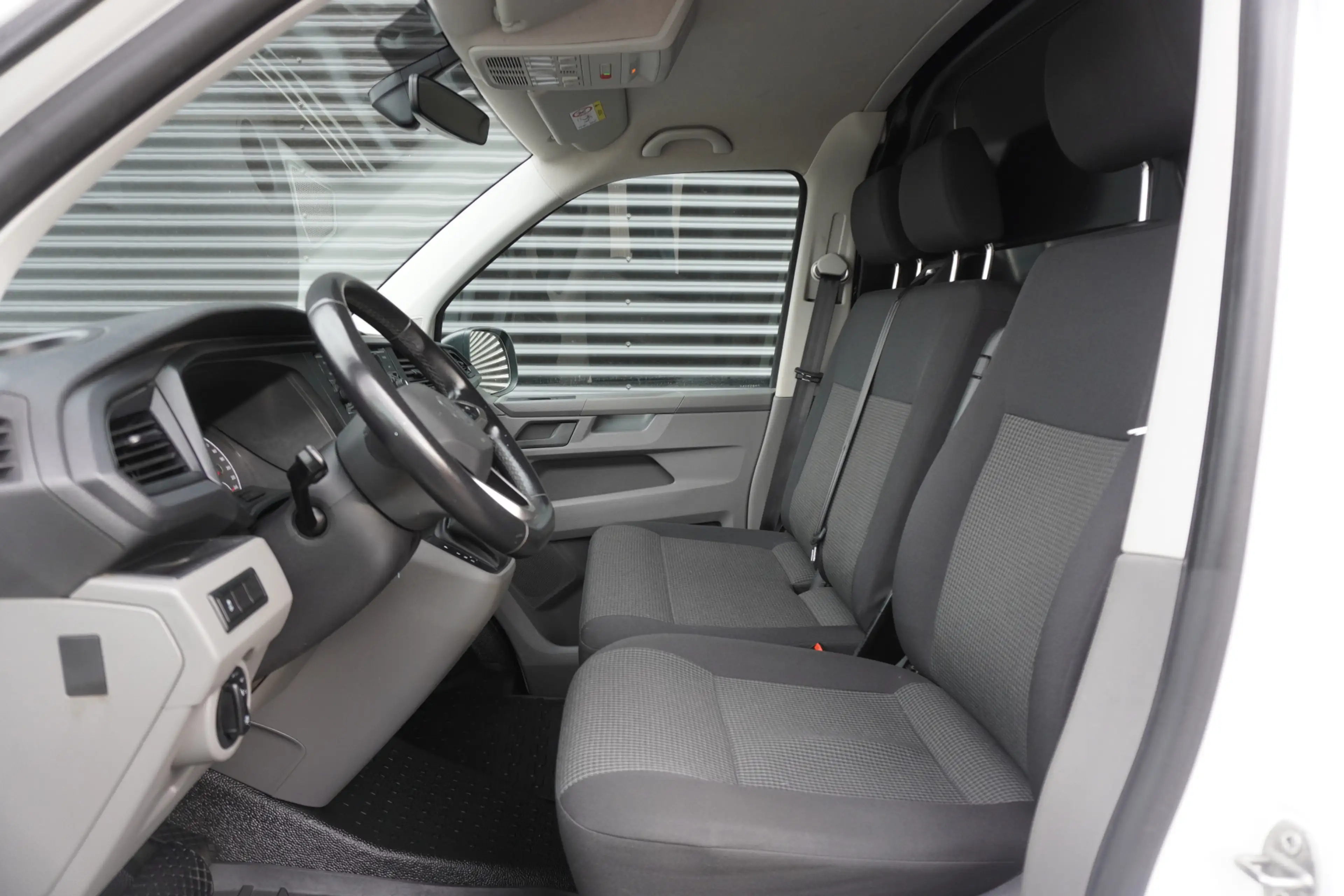 Volkswagen Transporter L2H1 150pk Automaat 2x Schuifdeur Apple carplay Ca — photo 7
