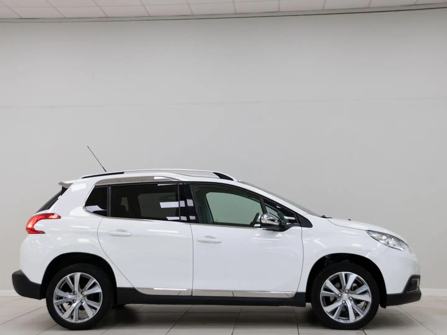 Peugeot 2008 1.2 PureTech S&S Allure EAT6 110 Bianco - 2