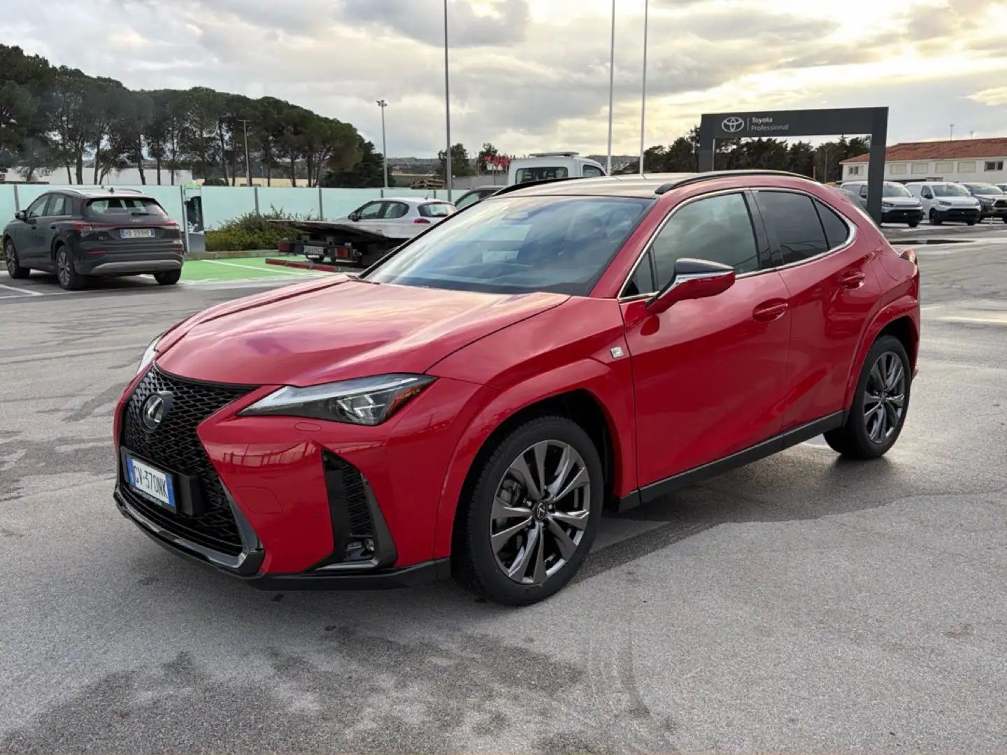 Lexus UX 300h UX 300h F-Sport Rouge - 1