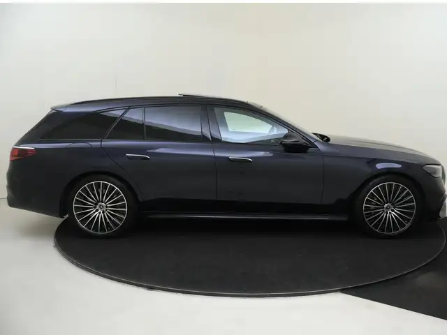 Mercedes-Benz E-Class view 9