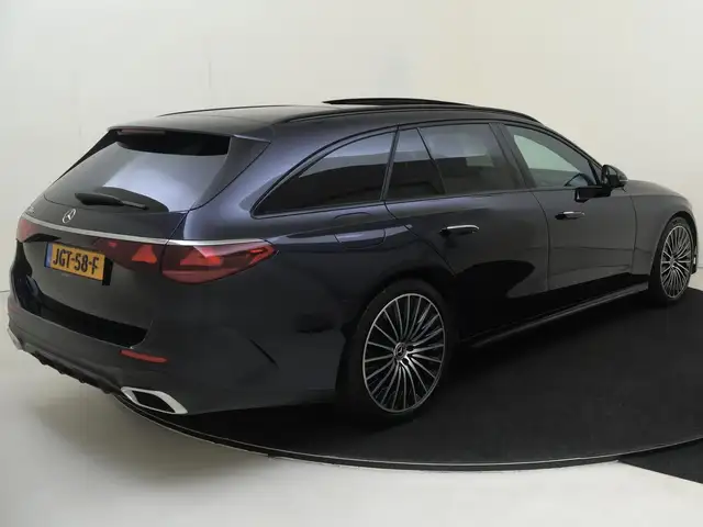 Mercedes-Benz E-Class view 4