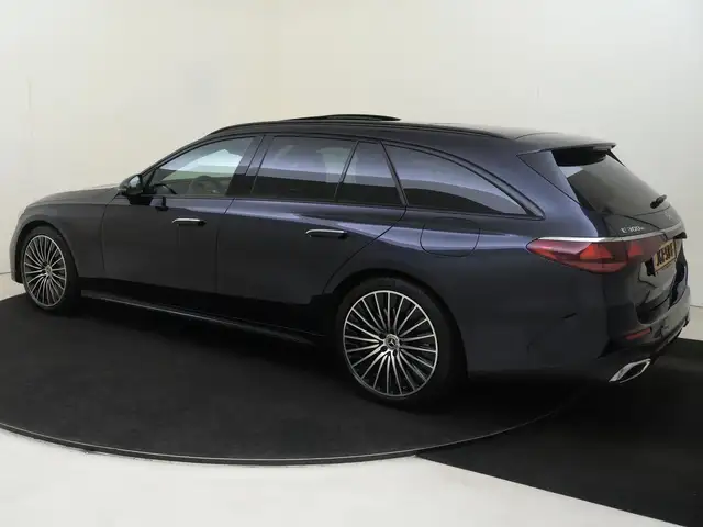 Mercedes-Benz E-Class view 3