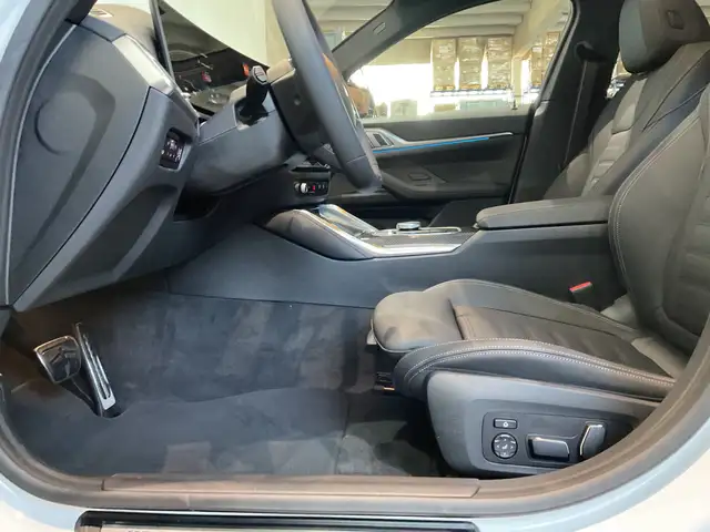 BMW I4 view 10