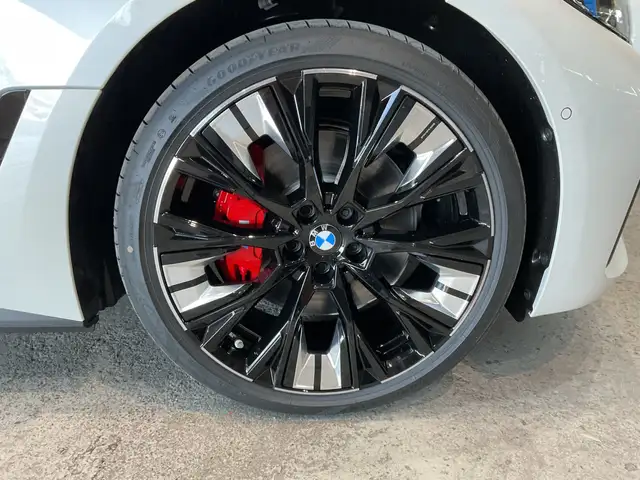 BMW I4 view 12