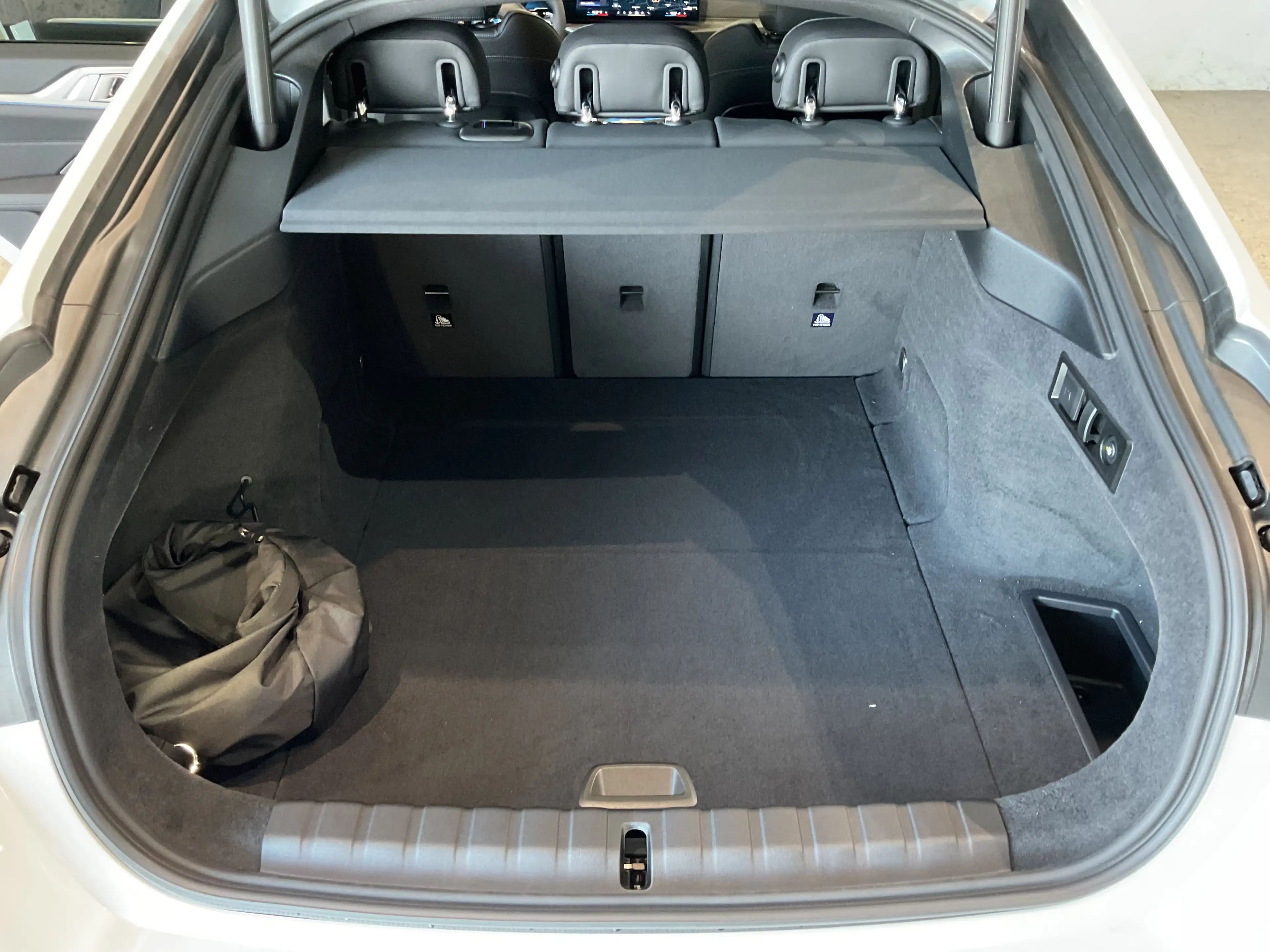 BMW i4 M60 |elektr. Sitzverst. |AHK |Harman Kardon — photo 9