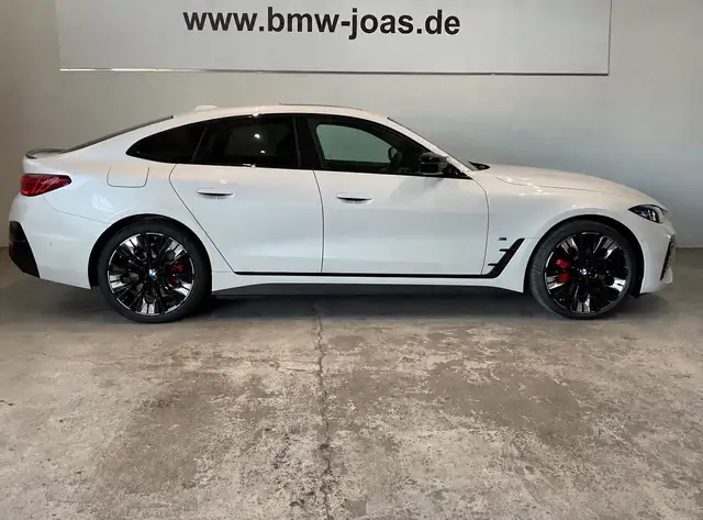 BMW I4 view 11
