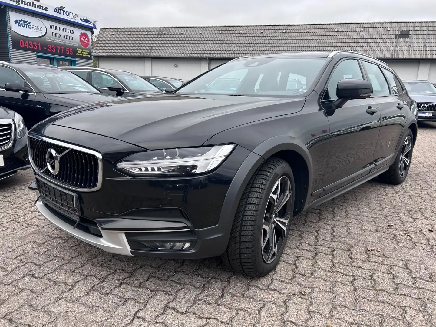 Volvo V90 Cross Country Pro AWD Schwarz - 1