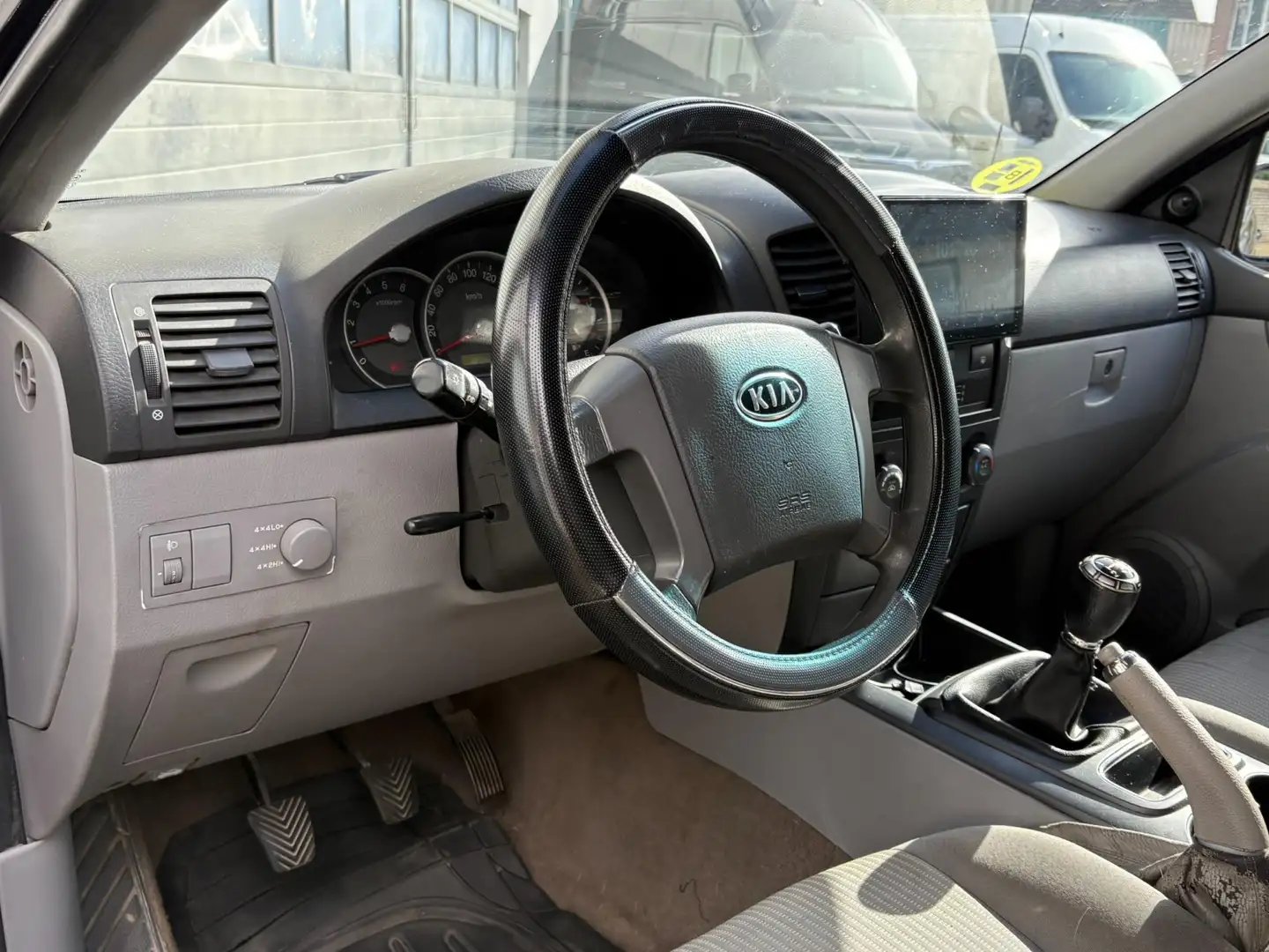Kia Sorento 2.5 CRDi 170pk 4x4 Adventure Airco Trekhaak Noir - 2