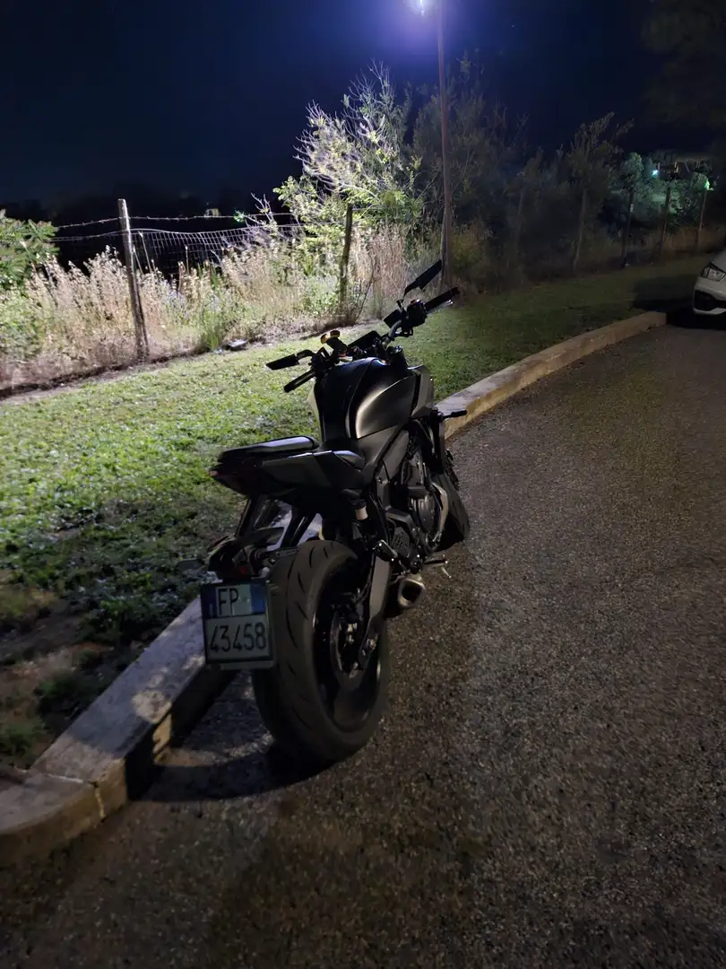 Yamaha MT-07 y-amt con presa usb depotenziata Nero - 1