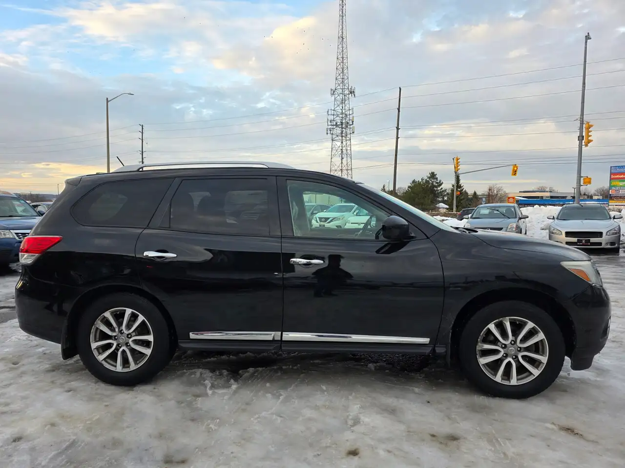 Nissan Pathfinder снимка Nissan Pathfinder