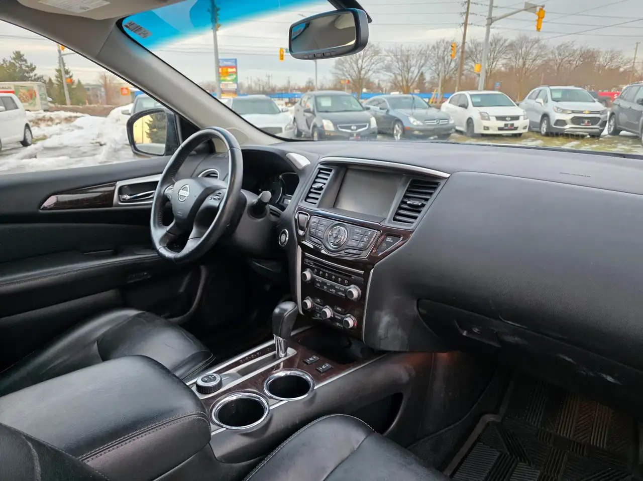 Nissan Pathfinder снимка Nissan Pathfinder
