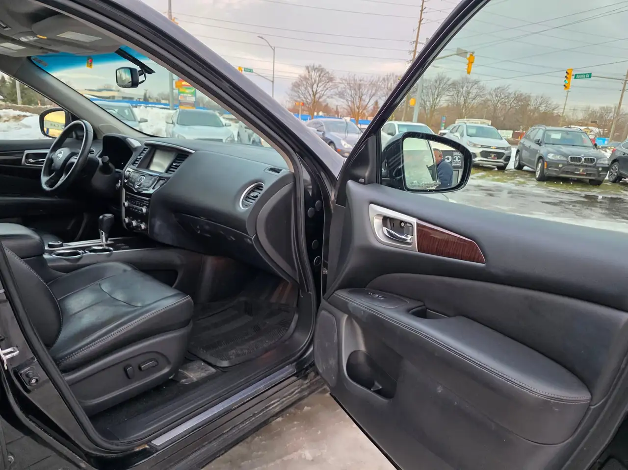 Nissan Pathfinder снимка Nissan Pathfinder